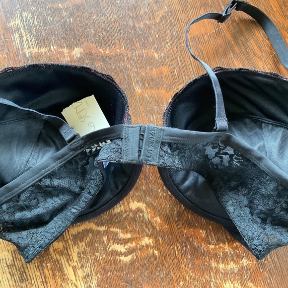 Red and black flower lace bra - Picture 3 of 3